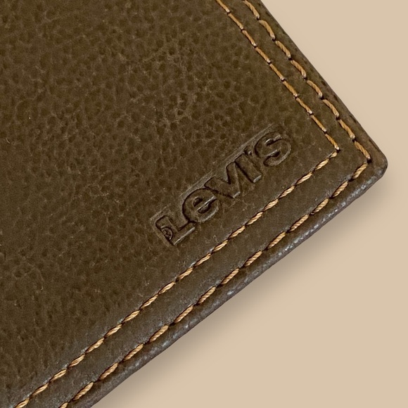 NWT Levi’s Brown Leather Mens RFID Extra Capacity Slimfold Wallet - Picture 2 of 16